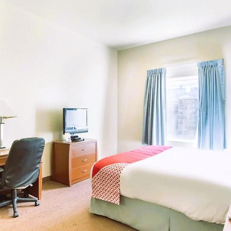 Oyo Townhouse Clute Lake Jackson Екстер'єр фото