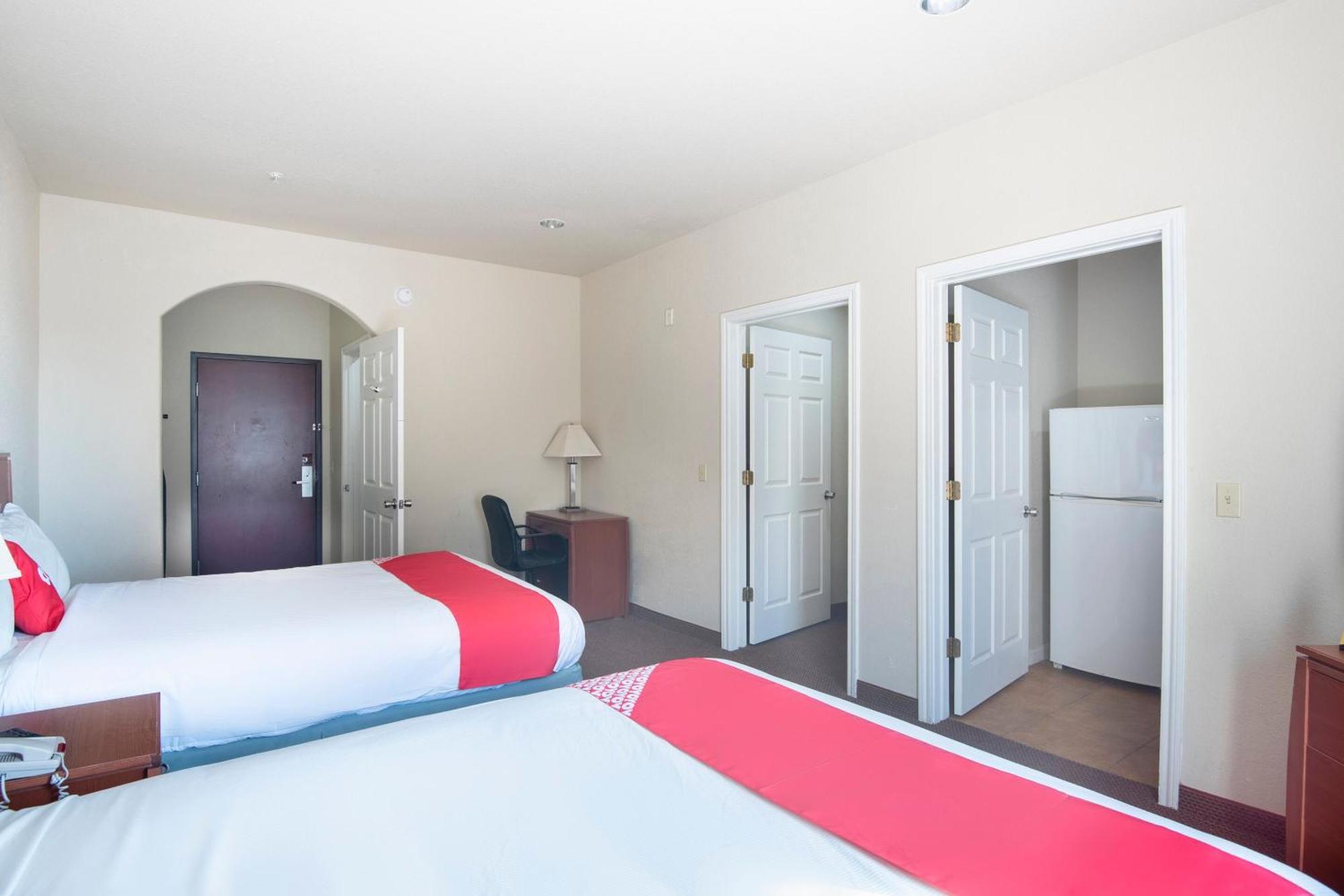 Oyo Townhouse Clute Lake Jackson Екстер'єр фото