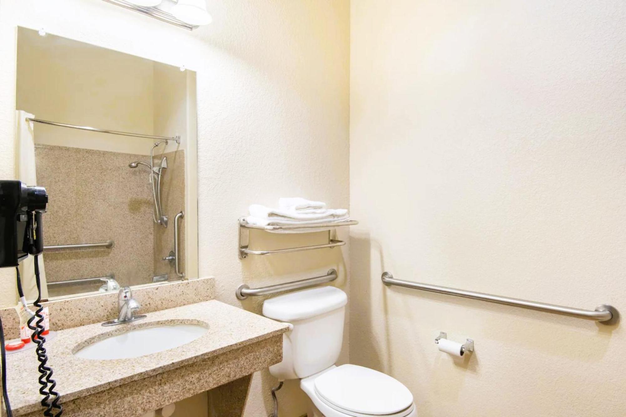 Oyo Townhouse Clute Lake Jackson Екстер'єр фото
