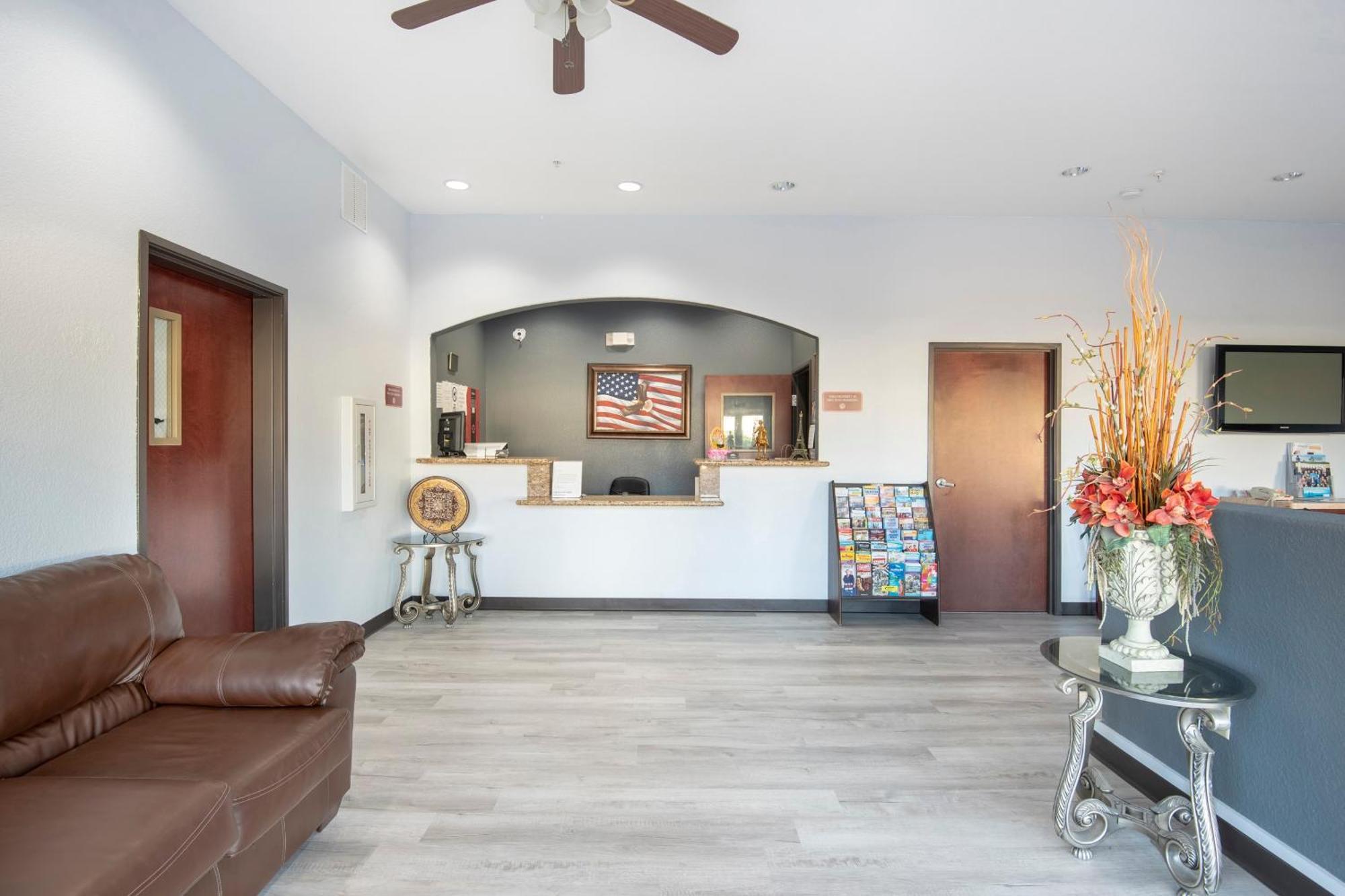 Oyo Townhouse Clute Lake Jackson Екстер'єр фото