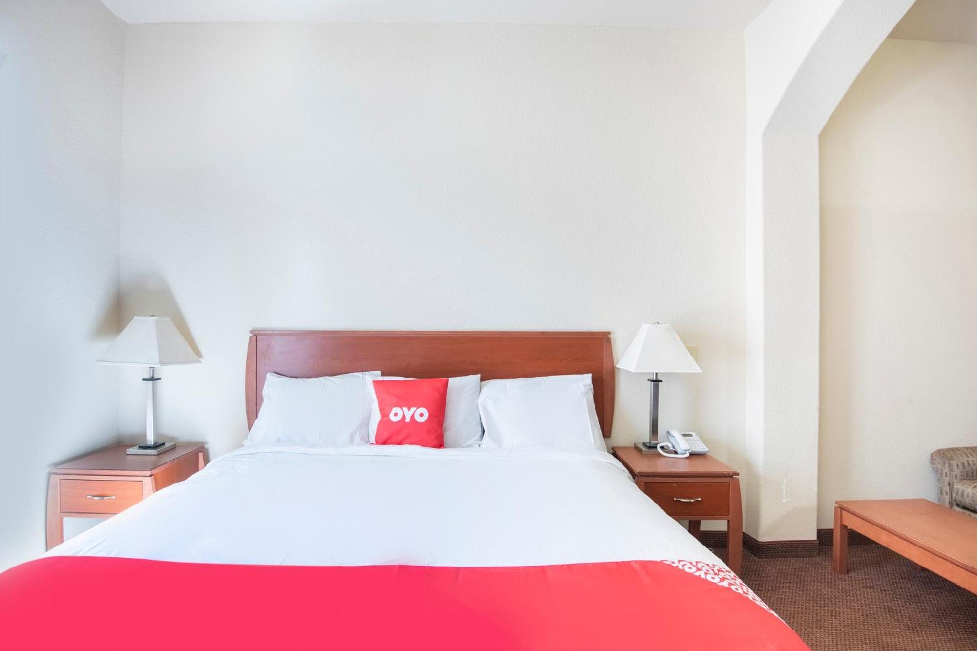 Oyo Townhouse Clute Lake Jackson Екстер'єр фото