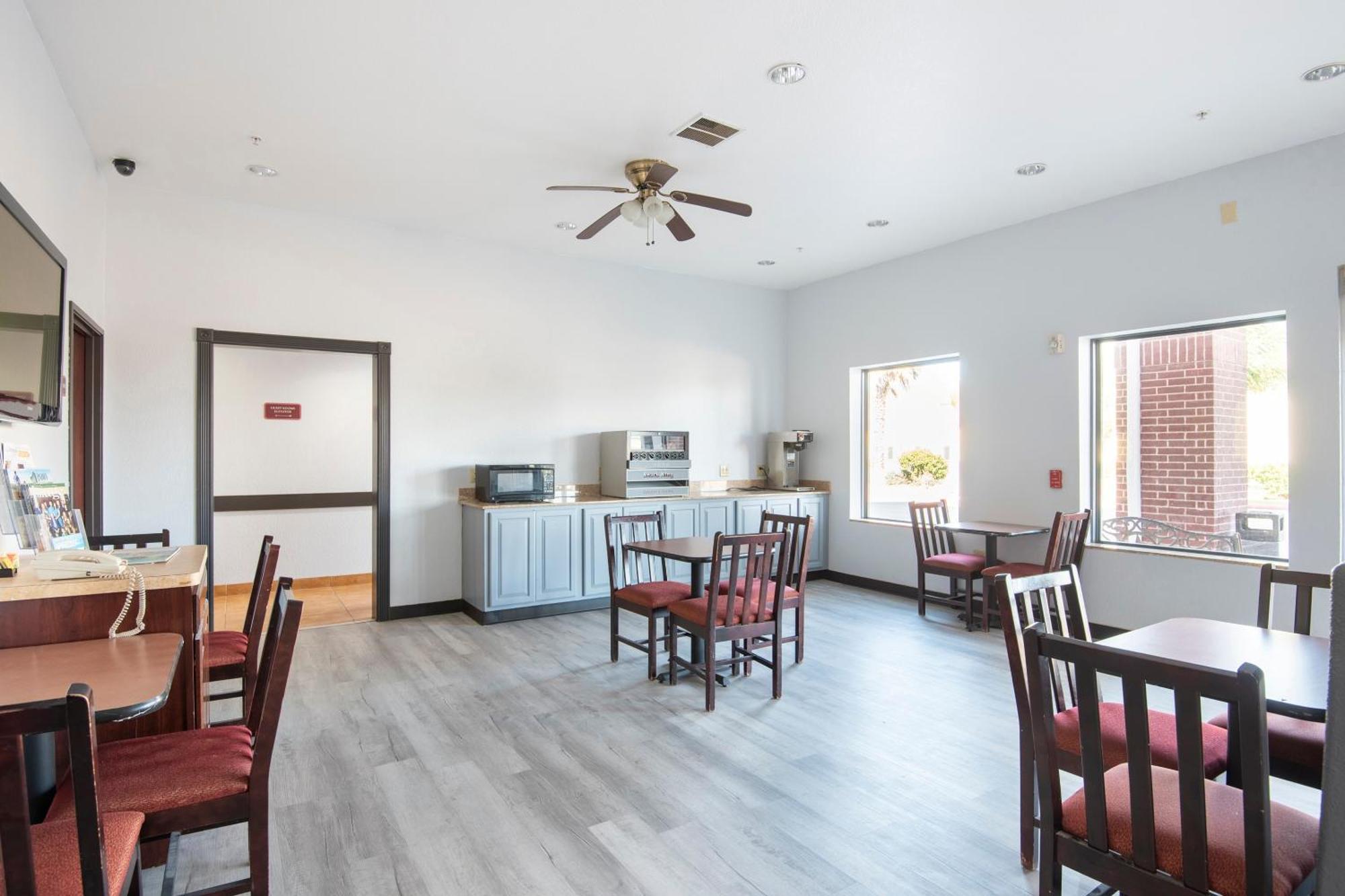 Oyo Townhouse Clute Lake Jackson Екстер'єр фото